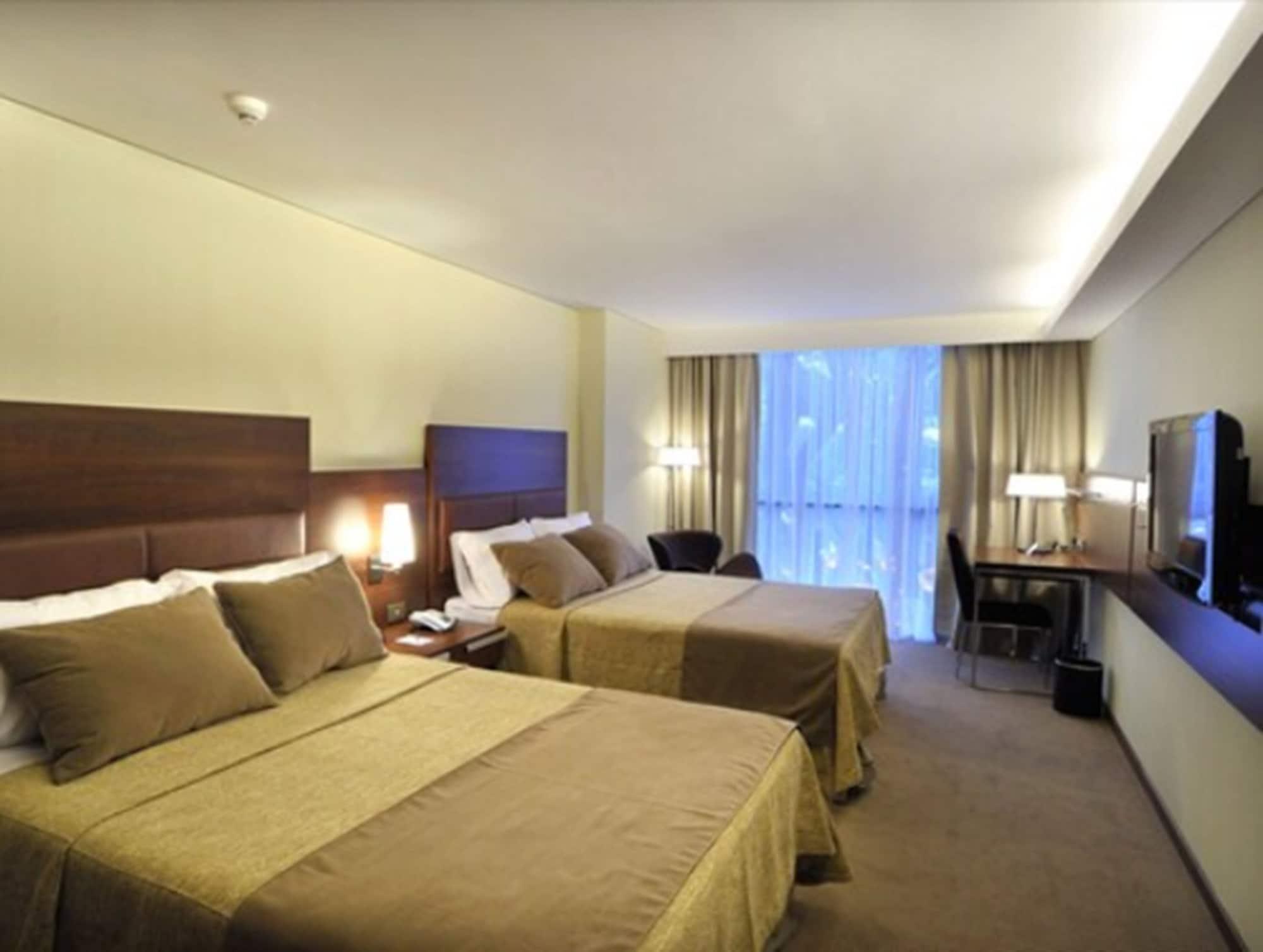 Howard Johnson La Canada & 4* Cordoba