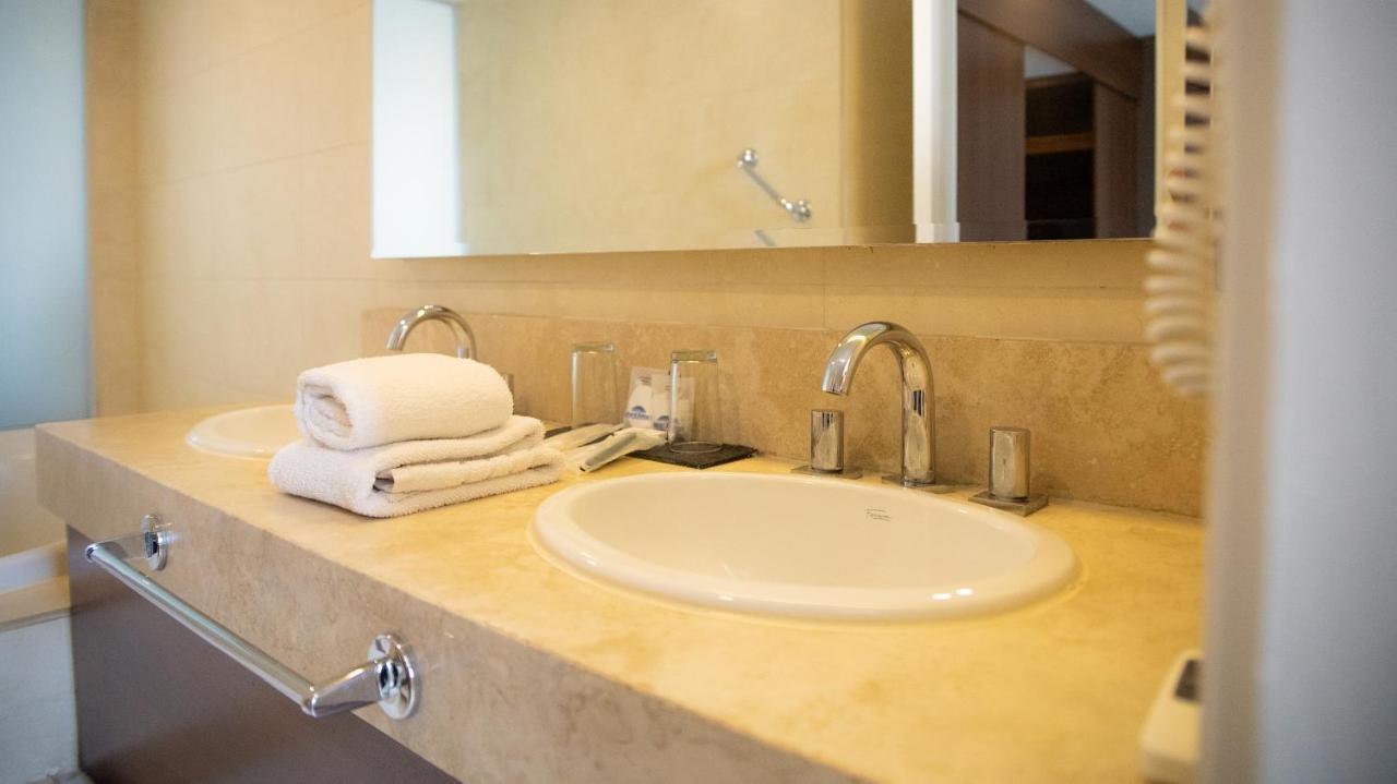 Hotel Howard Johnson La Canada &