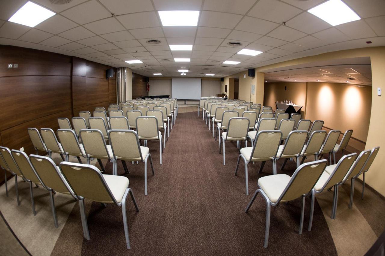 Howard Johnson La Canada & Hotel